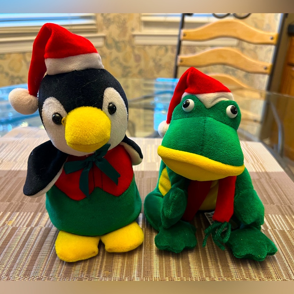 Chris ha Playful Plush 1988 vintage Christmas collectibles.